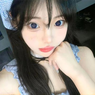 照片中的女孩